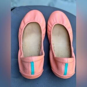 Icelandic Peach Poppy Tieks